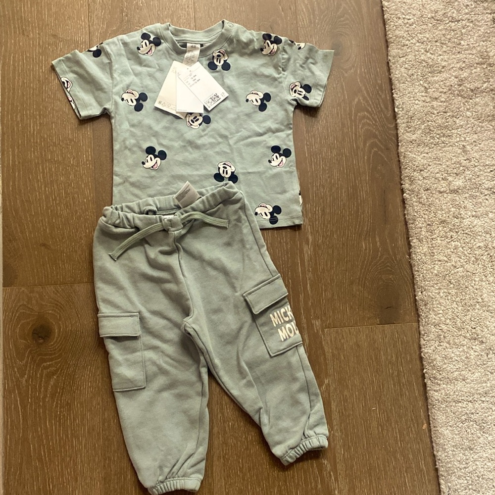 NWT h&m Mickey Mouse 2 piece outfit. 18 months dusty green Mickey Mouse.